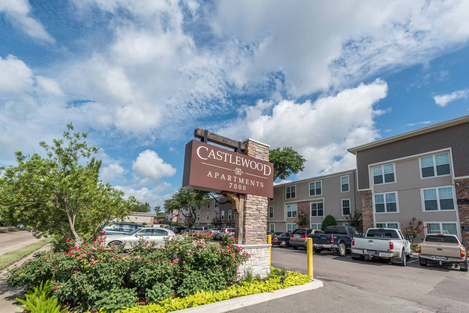Castlewood Apartments Rockwell Management Corporation